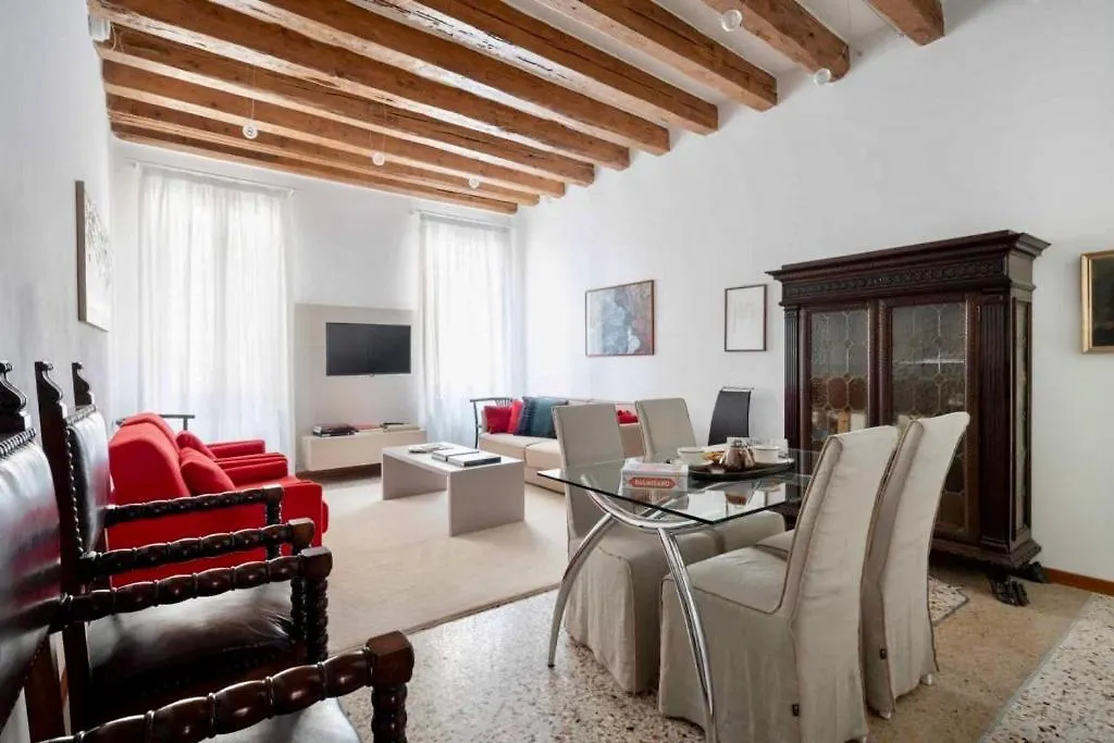 Palazzo San Samuele - Elegant Apartment In San Marco Venice