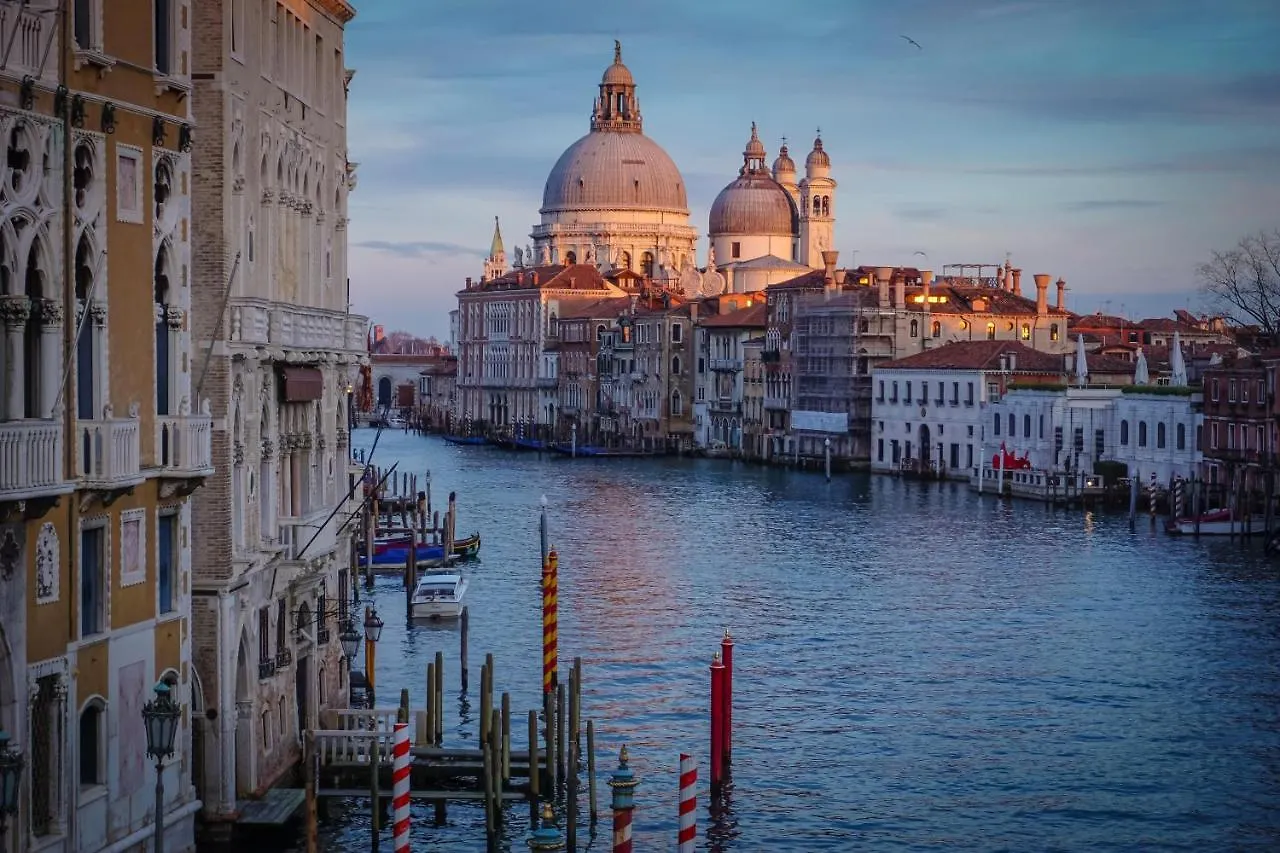 Palazzo San Samuele - Elegant Apartment In San Marco Venice