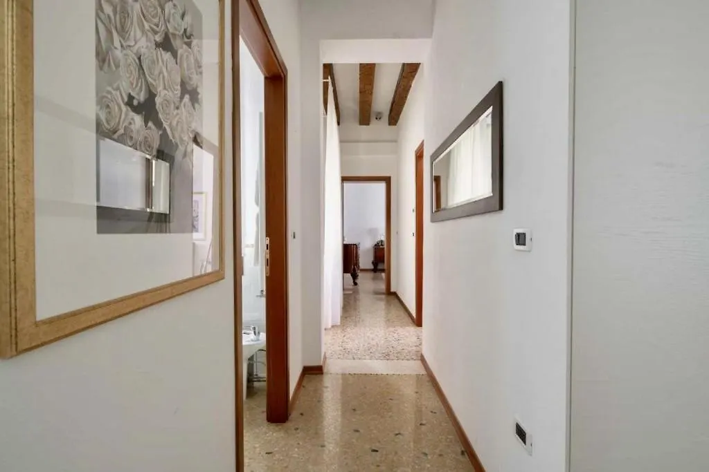 Palazzo San Samuele - Elegant Apartment In San Marco Venice
