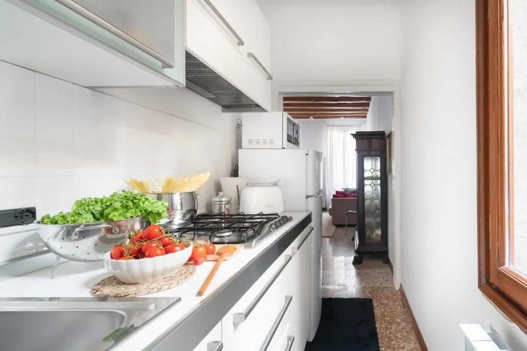 Palazzo San Samuele - Elegant Apartment In San Marco Venice Italy