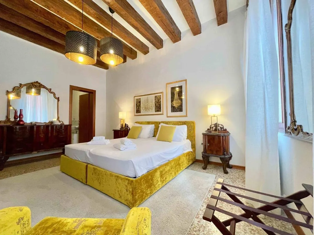 Palazzo San Samuele - Elegant Apartment In San Marco Venice Italy