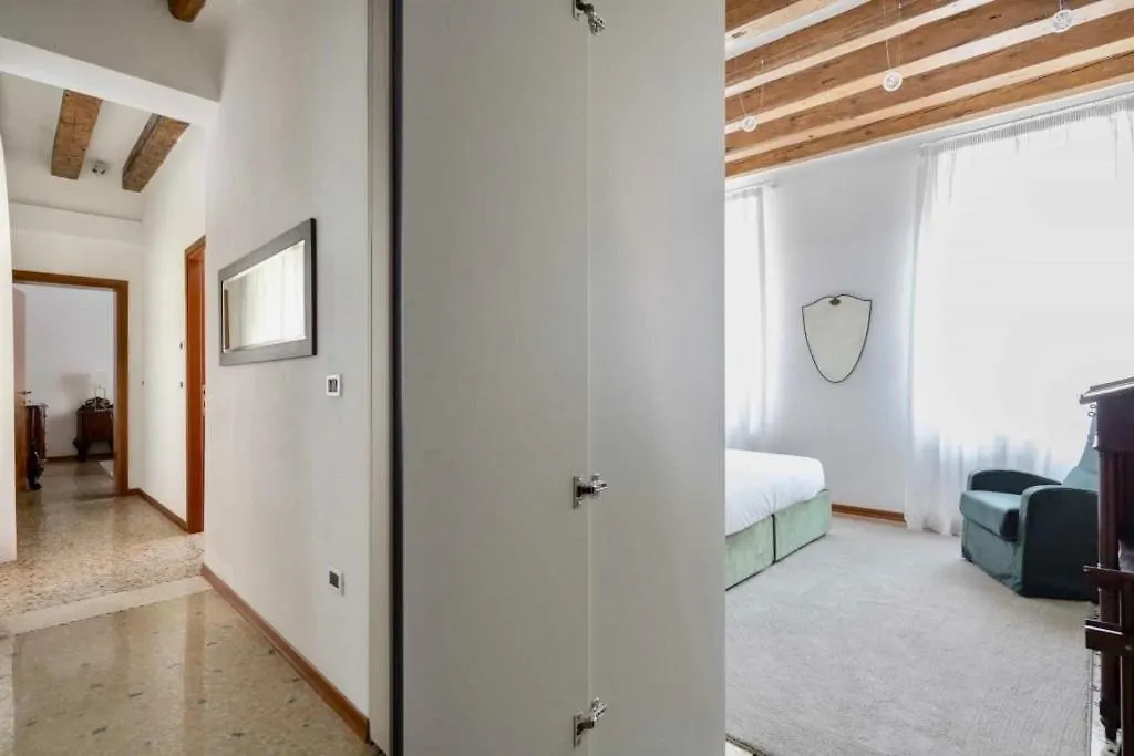 Palazzo San Samuele - Elegant Apartment In San Marco Venice