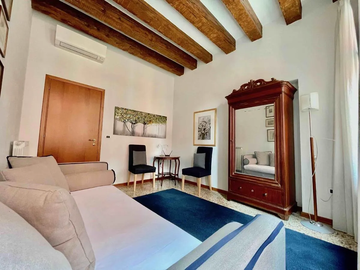 Palazzo San Samuele - Elegant Apartment In San Marco Venice