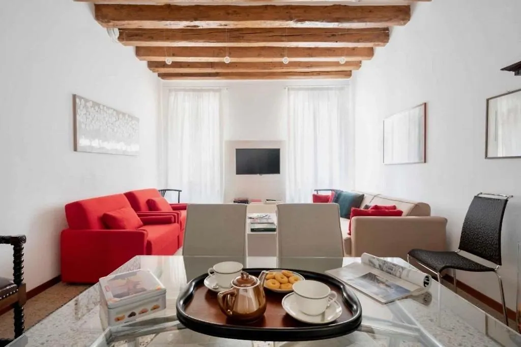 Palazzo San Samuele - Elegant Apartment In San Marco Venice Italy