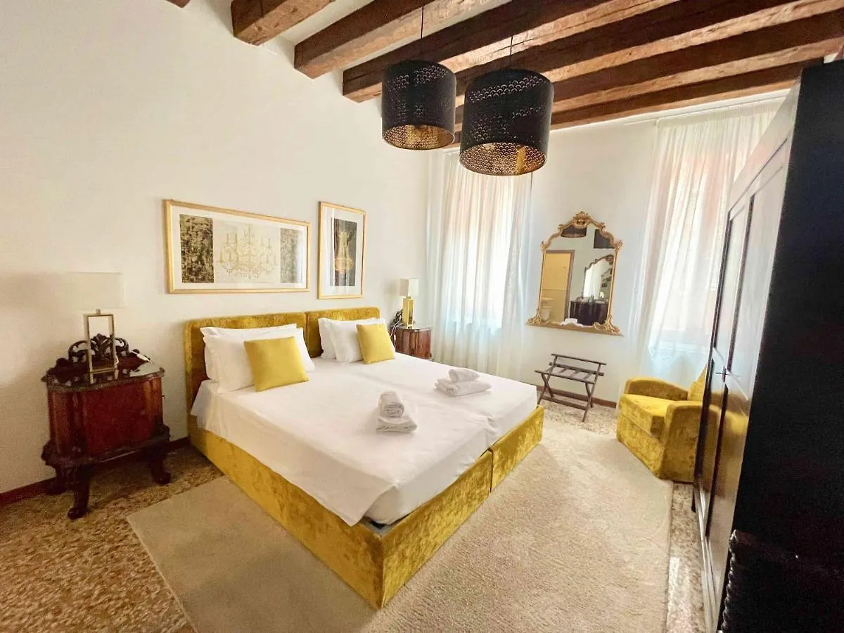 Palazzo San Samuele - Elegant Apartment In San Marco Venice Italy