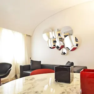 Ai Bareteri Luxury Canal View Apartment