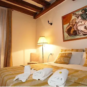 Rialto Laura Apartment