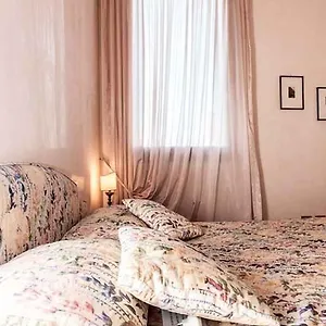 Palazzo San Marco: Historic With Lift Apartment